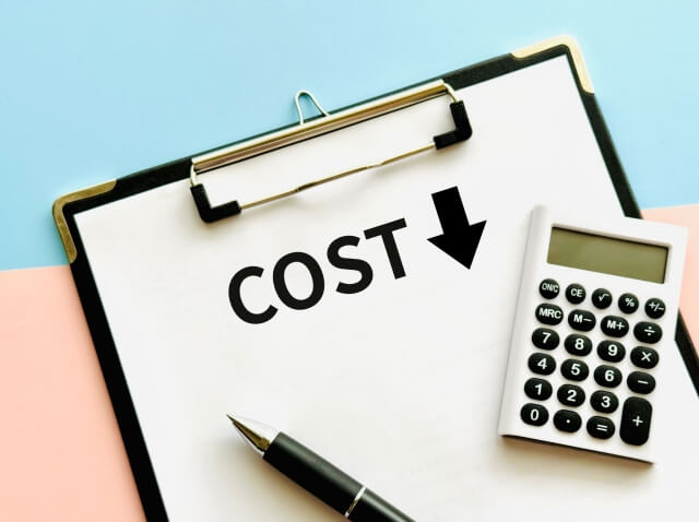 送迎バスのアウトソーシングにはどれくらい費用がかかるのか